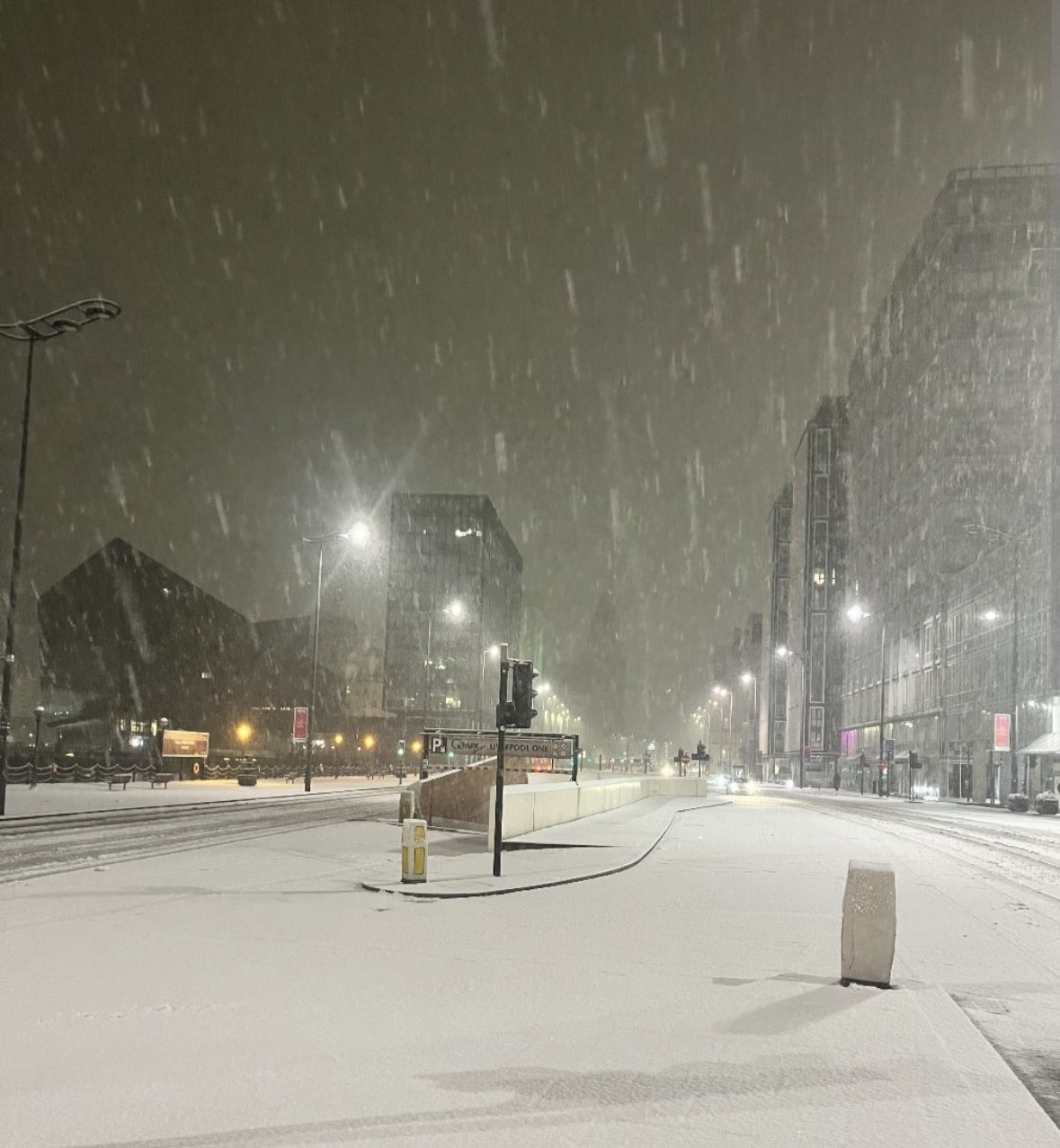 上帝强度？利物浦比赛当天遭遇恶劣天气：大风、大雾、大雪……