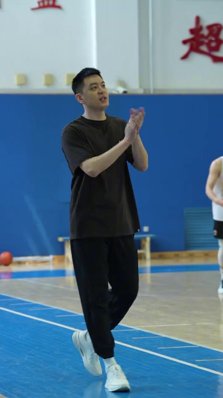 借用借用的国家游戏男子篮球队已经聚集了一个 为全国运动会做准备！